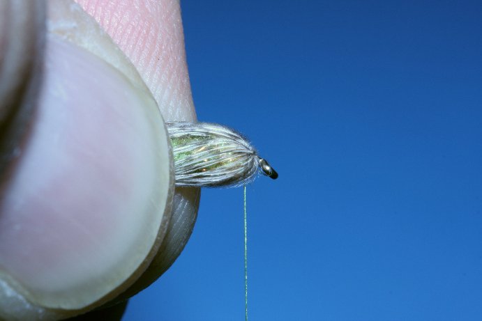 Hechelfibern nach hinten ziehen und festbinden