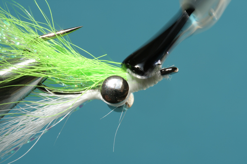 Kopf mit Uv-Fly Finish einstreichen