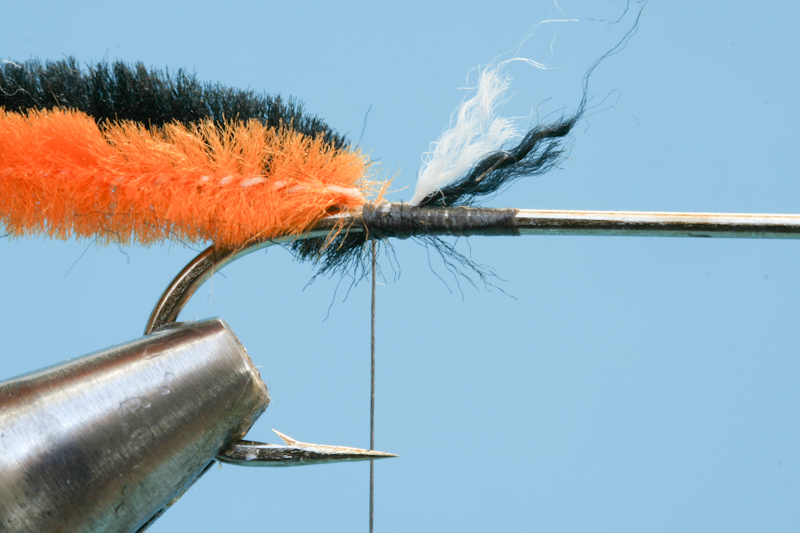 Worm Chenille am Hakenbogen einbinden