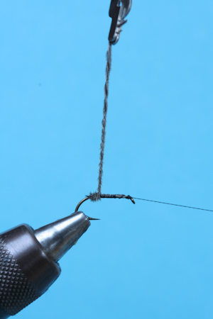 Fiberstrang zu K�rper binden
