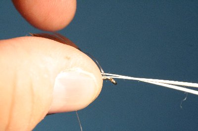 zweite Feder andr�cken , Schlaufe bilden und zuziehen