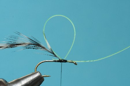 Schlaufe und Hechel einbinden